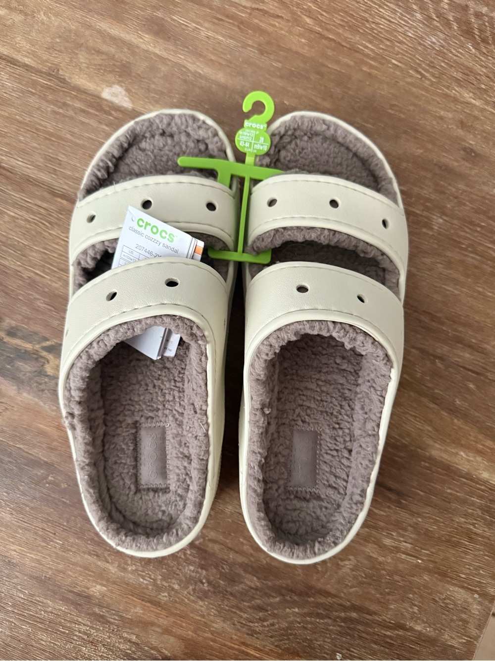 CROCS unisex classic cozy sandal